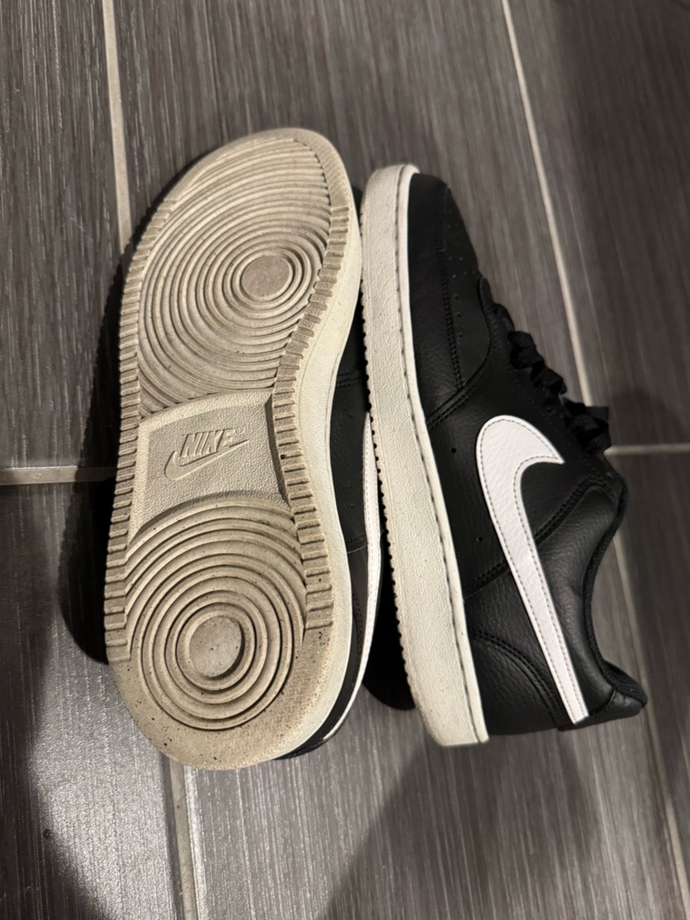 Nike Black and White Low-Top Sneakers - Picture 5 of 9